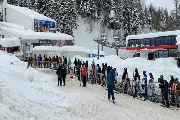 Sărbători de iarnă mai scumpe cu 15% la munte! Facturile la utilități îi obligă pe hotelieri să aplice majorările!