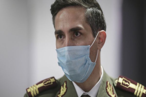 Când depășește România valul uriaș de infectări COVID-19 și ce ne așteaptă la iarnă 