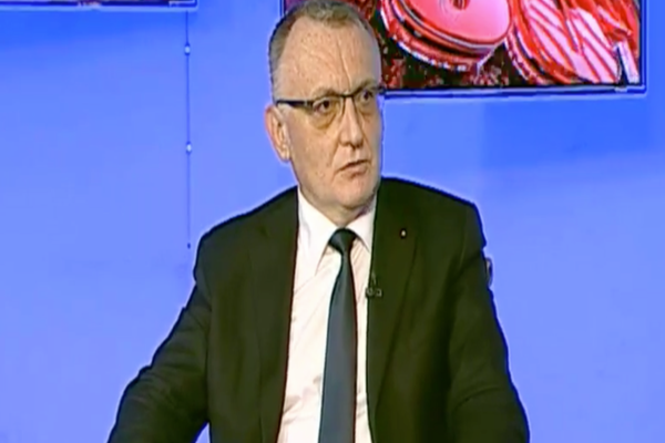 Sorin Cîmpeanu: 319 școli au cerut trecerea în online. Unul din motive - moartea a 7 cadre didactice de COVID-19