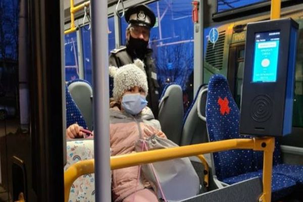 Transport gratuit pentru elevii din ciclul primar. Legea a fost promulgată
