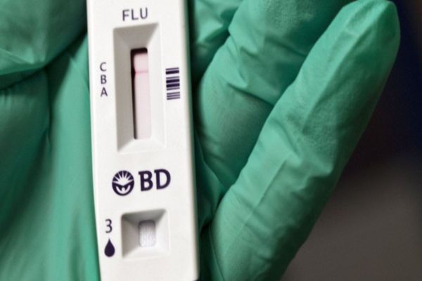 Anunț de ultimă oră! Angajaţii nevaccinaţi şi care nu au trecut prin boală, din sistemul de sănătate, public şi privat, se vor testa pe banii proprii