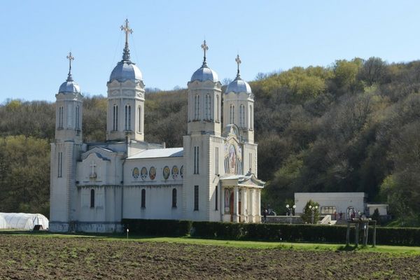Mănăstirea „Peștera Sfântului Apostol Andrei”