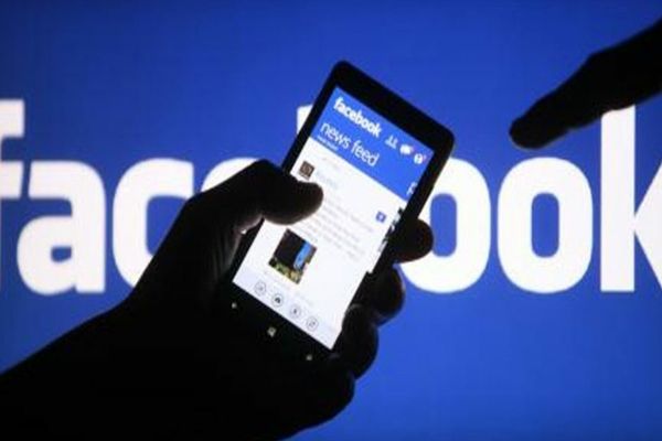 Au căzut rețelele Facebook, Instagram și Messenger