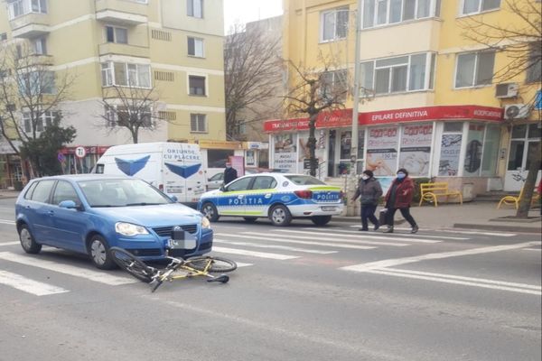 Biciclist lovit de o șoferiță de 19 ani