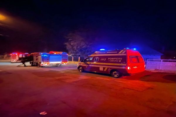 O casă a luat foc din cauza unui scurtcircuit electric