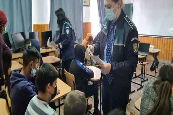 Acțiuni de prevenire și informare în școlile din Tulcea