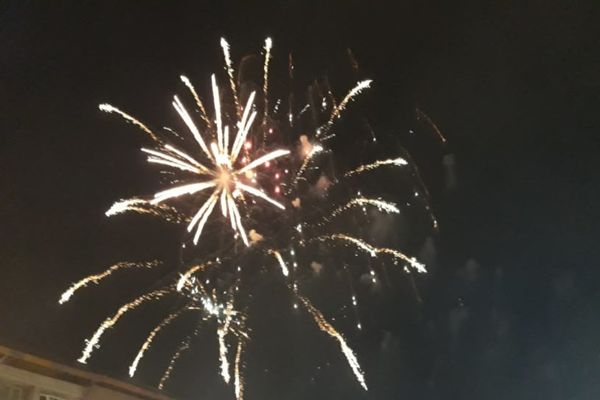 Petrecerea noptii dintre ani până la ora 21 00 în spațiile deschise