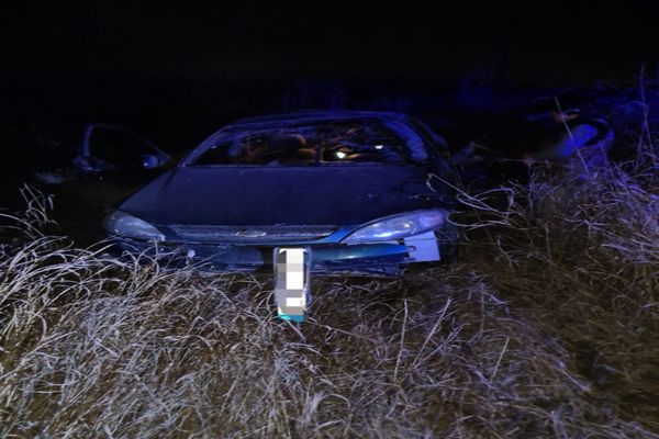 Un tânăr fără permis s-a urcat beat la volan și a fost la un pas tragedie