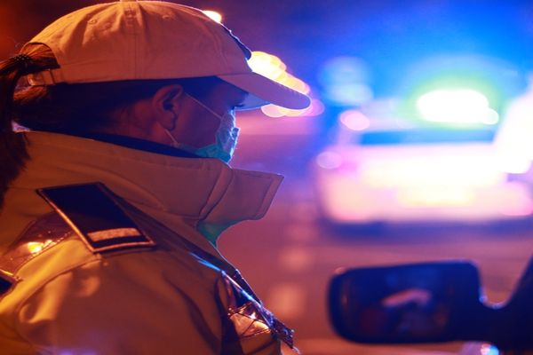 Clienți sechestrați în supermarket. Unei femei însărcinate i s- a făcut rău