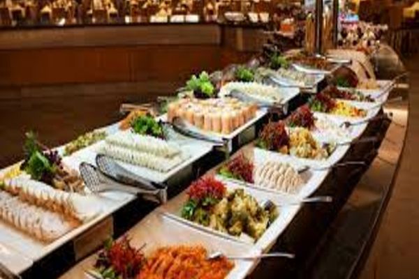 Ce se întâmplă cu mâncarea rămasă la ALL INCLUSIVE. Dezvăluirile şoc ale unui bucătar-şef