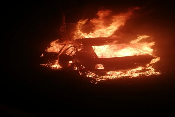 Mașină în flăcări. Șoferul a murit carbonizat