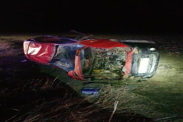 FOTO Accident grav de Crăciun. Trei tineri la spital