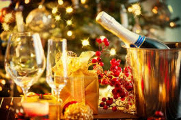 Tradiții culinare pentru masa de Revelion: Alimentele care aduc NOROC - NU trebuie să lipsească de pe masă!