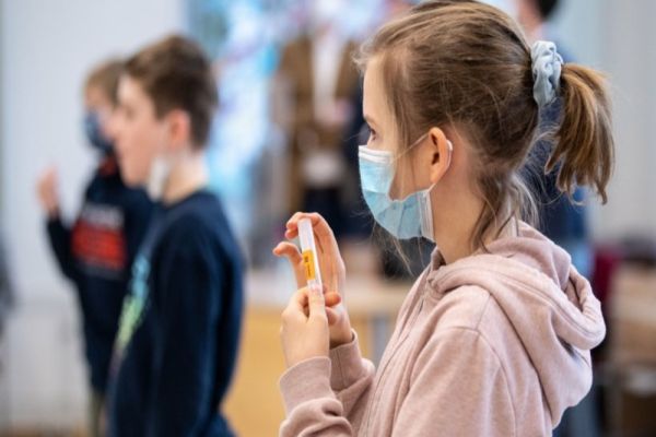 Anunț de ULTIM MOMENT al Ministerului Educației: Ce se întâmplă cu testarea elevilor anti-Covid pe bază de salivă