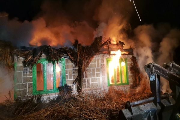 FOTO Casă făcută scrum în prag de sărbători