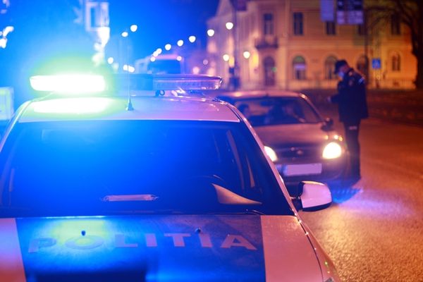 Tulceancă, fără permis de conducere, la volanul unui autoturism, în Bistrița