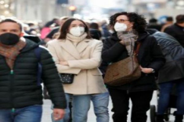 Ce amenzi vor primi cei care poartă mască din material textil sau de plastic, începând de astăzi