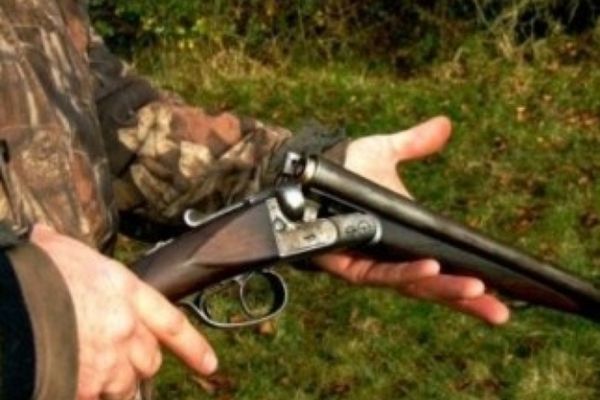 Braconier prins la vânătoare de rațe, lăsat fără armă și cartușe
