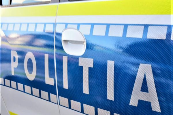 Impact violent între două autoturisme pe DN22A