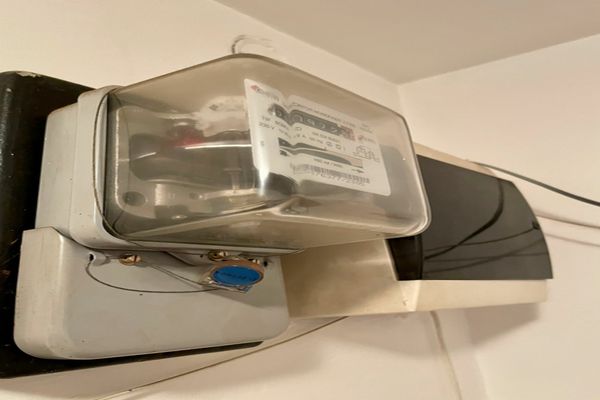 Scandalul facturilor la energie. Ce faci dacă nu ajungi la înțelegere cu furnizorul?