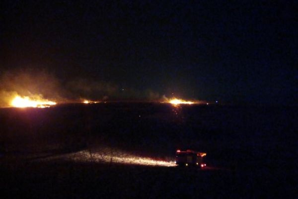 FOTO 10 hectare de vegetație uscată făcute scrum