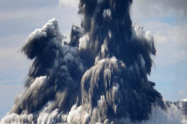 FOTO VIDEO TSUNAMI în statele insulare din Pacificul de Sud, după erupția unui vulcan subacvatic