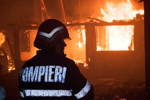 Preot mort  în casa cuprinsă de flăcări