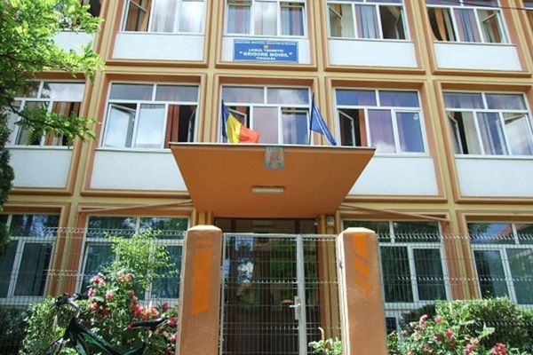 Bani europeni pentru două licee din județul Tulcea