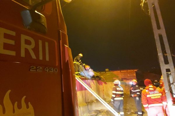 Incendiu violent în Babadag. Focul a fost pus intenționat