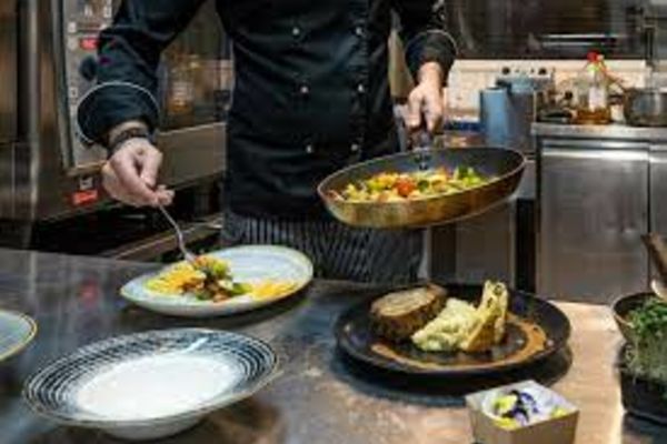 Atenție la mâncarea de la restaurant! Ingredientul TOXIC folosit de toți bucătarii - pericol uriaș pentru sănătate