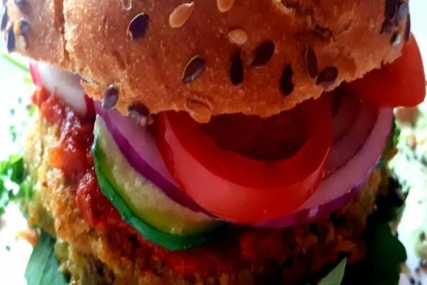 Burgerul care te ferește de orice boală! Tot ce ai nevoie pentru preparare