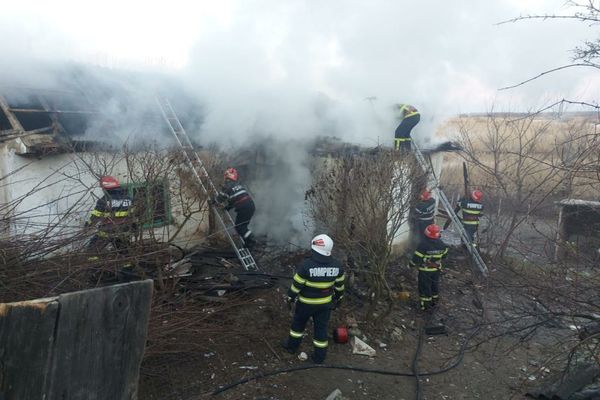 TULCEA. Un tânăr și-a pierdut viața în urma unui incendiu (FOTO)