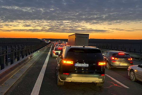 4 mașini și un TIR implicate într-un accident pe Autostrada București – Constanța. Două persoane rănite