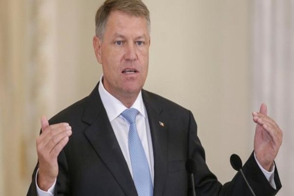Președintele Klaus Iohannis invitat la Paris, la un dineu oficial cu președintele Macron