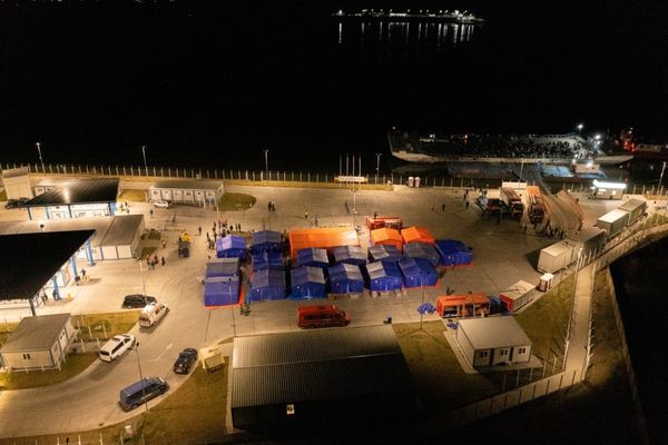 VIDEO Corturi pentru refugiați montate la Isaccea. ISU Constanța trimite o tabără mobilă