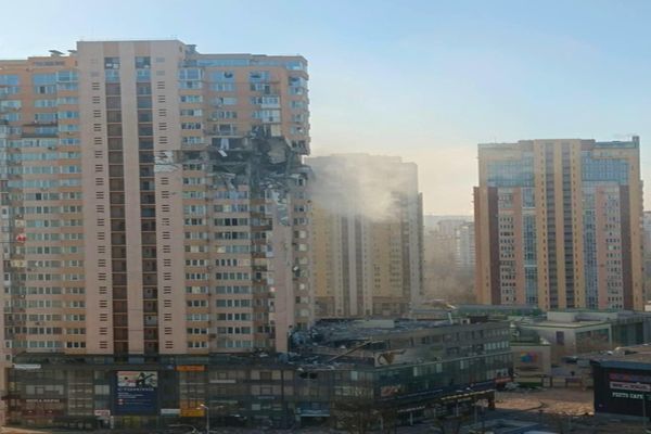 A TREIA ZI DE RĂZBOI lângă România: Rușii amenință că prăbușesc stația SPAȚIALĂ - O rachetă a lovit un bloc de locuințe