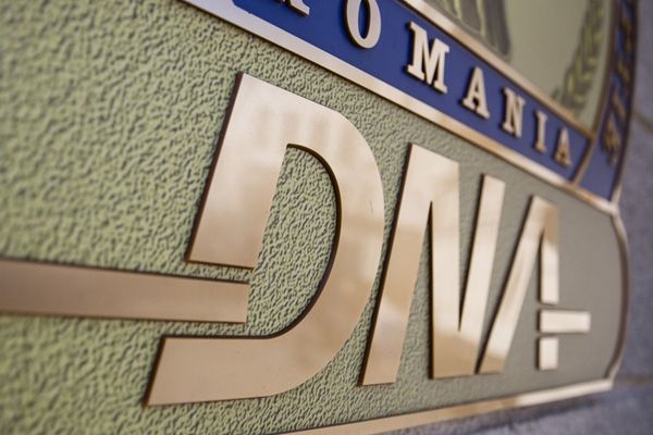 Inspector școlar din Constanța prins că a luat mită. Acord de recunoaștere a vinovăției la DNA 