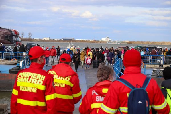 VIDEO Pompieri militari din mai multe județe în sprijinul refugiaților din Ucraina la Isaccea