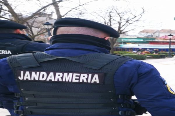 TULCEA.  Și-a bătut concubina și i-a amenințat fiul cu un cuțit. Detalii șocante