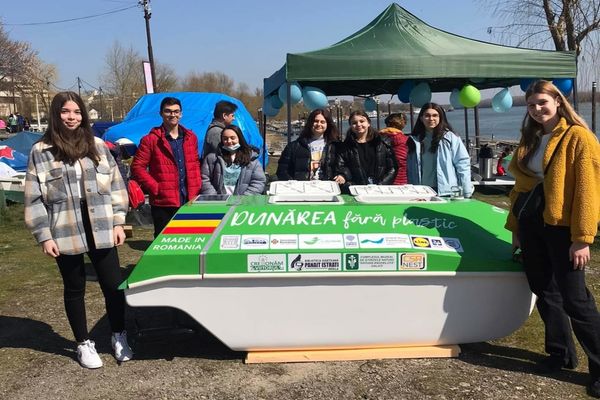 Lansarea la apa a Catamaranului Green Cat