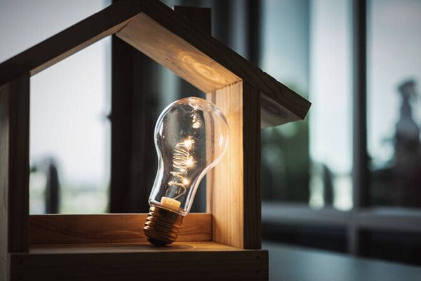 VIDEO- Cât vor plăti românii pentru curent și gaze