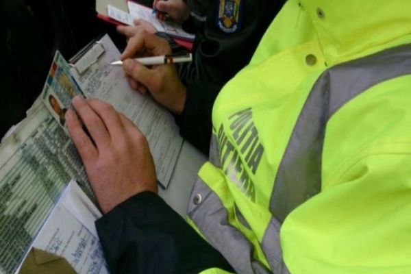 Şoferii care NU îşi plătesc amenzile în termen, lăsați FĂRĂ PERMIS