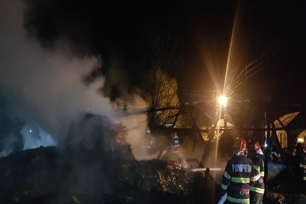 FOTO Incendiu violent în Măcin