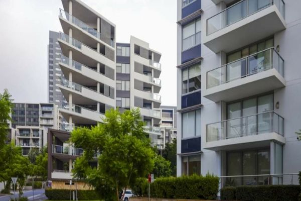 Românii primesc lovitură după lovitură în plin val al scumpirilor. Prețul locuințelor va exploda