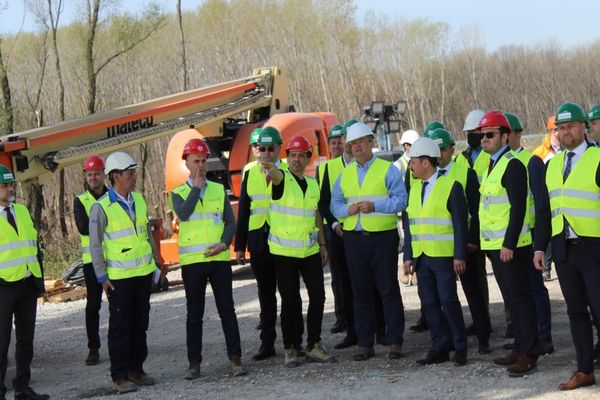 Premierul Ciucă a vizitat șantierul Podului suspendat peste Dunăre