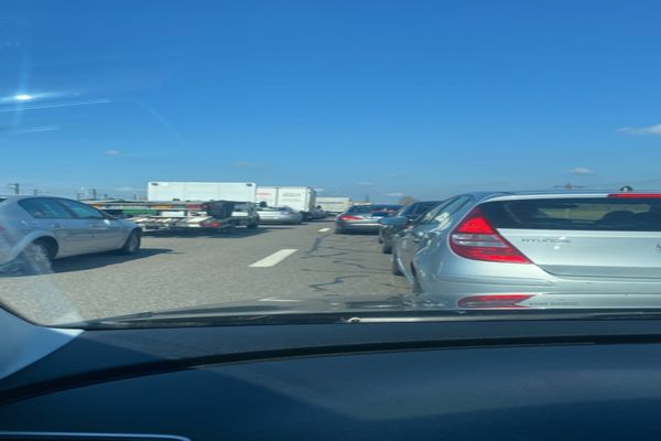 Restricții de circulație pe podul de la Fetești. Trafic blocat