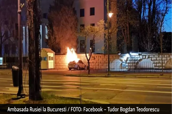Un șofer a intrat cu mașina în gardul Ambasadei Rusiei din București. A murit carbonizat după ce și-ar fi dat foc