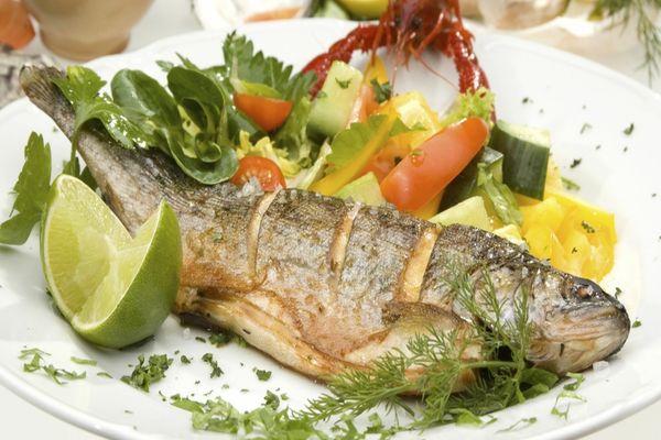 De Florii se mănâncă peşte. Iată cum prepari cel mai delicios peşte la cuptor. Reţetă