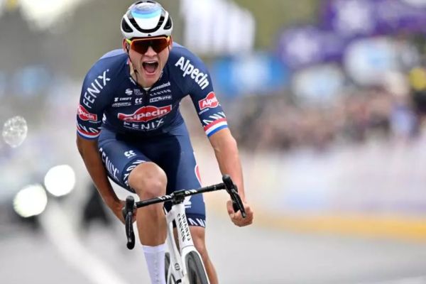 Final spectaculos în Turul Flandrei! Mathieu van der Poel a câștigat la sprint