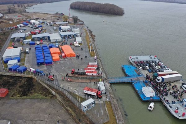 Convoaiele umanitare pentru Ucraina, taxate. Un TIR ajunge să plătească 80 de euro pentru o trecere prin Vama Isaccea